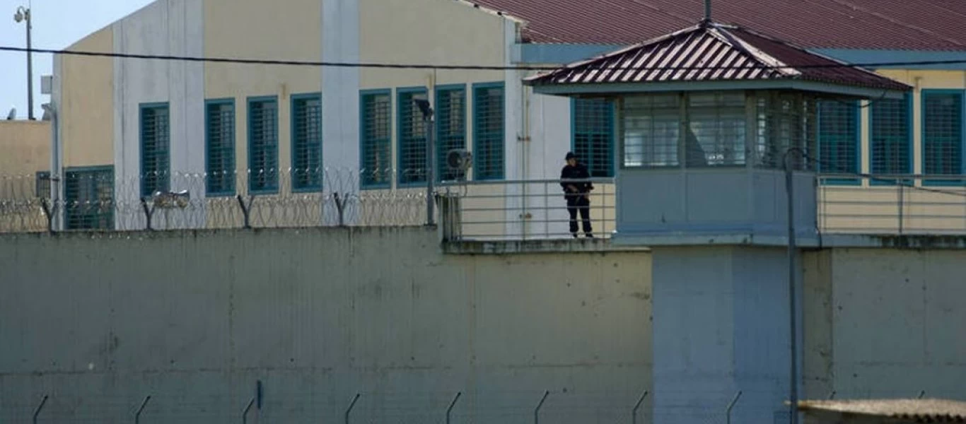 «Εκτός ελέγχου» στις φυλακές Τρικάλων: Κρατούμενος χτύπησε με τηγάνι σωφρονιστικό υπάλληλο